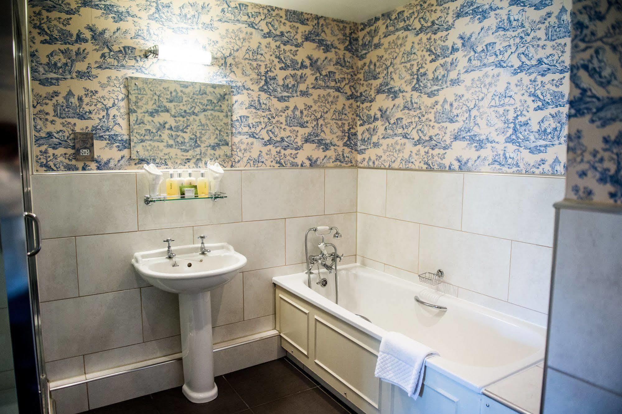 Hotel The Elms & 4*